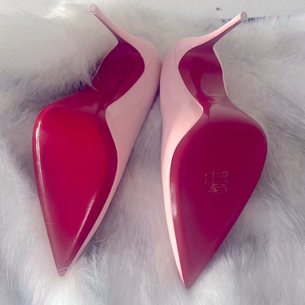 These are authentic CHRISTIAN LOUBOUTIN Patent So Kate 100 Pumps size 40 in Pink